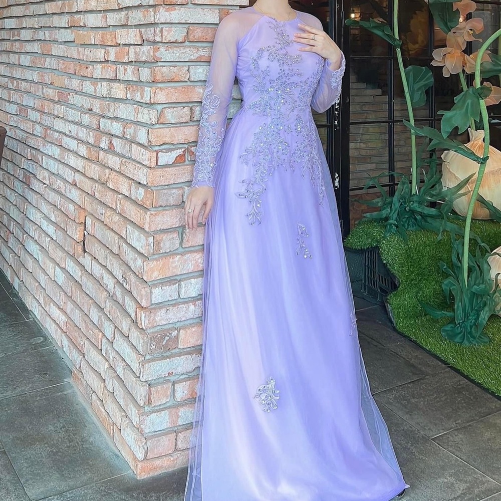 New Set Áo Dài Thiết Kế . Size L Vietnamese traditional dress